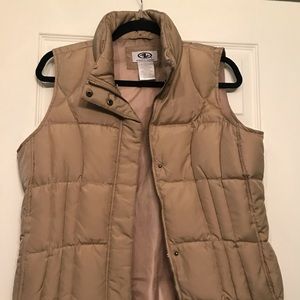 Puffy tan vest ❤️